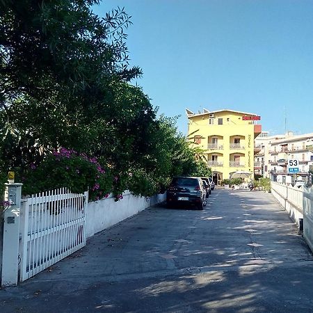 Hotel Eliseo Giardini-Naxos Buitenkant foto