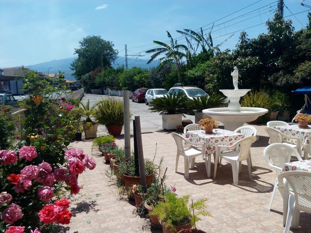 Hotel Eliseo Giardini-Naxos Buitenkant foto