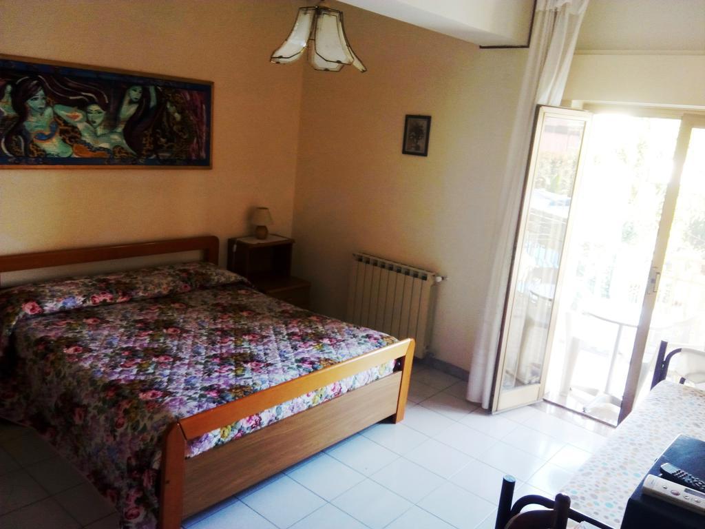Hotel Eliseo Giardini-Naxos Buitenkant foto