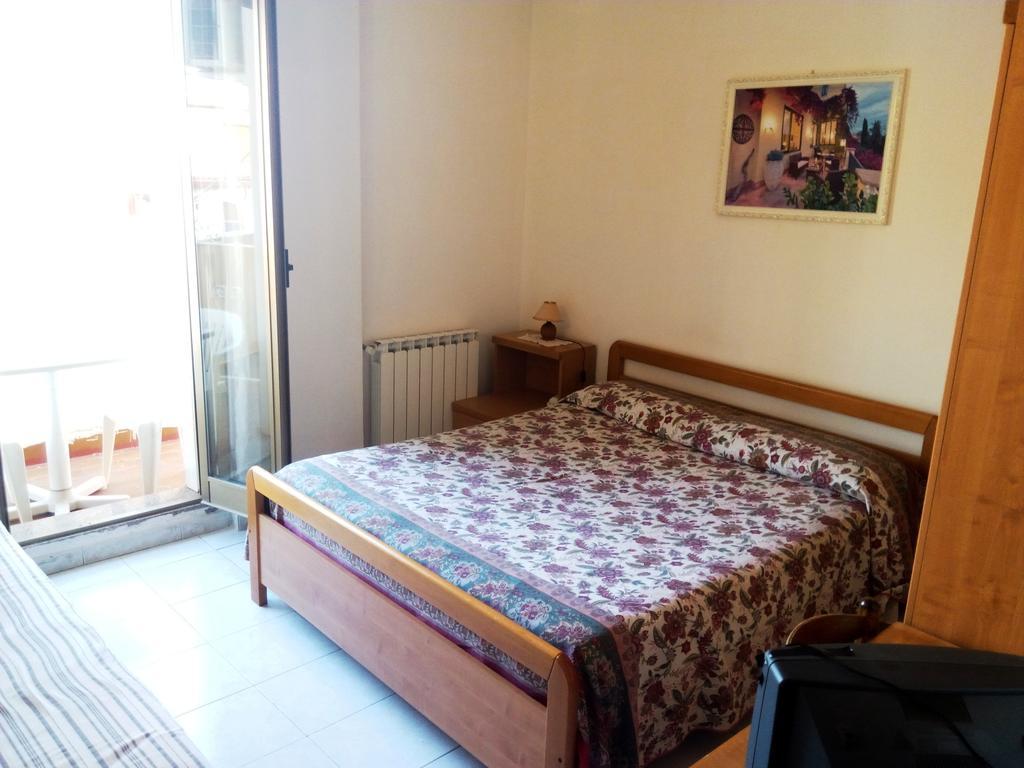 Hotel Eliseo Giardini-Naxos Buitenkant foto