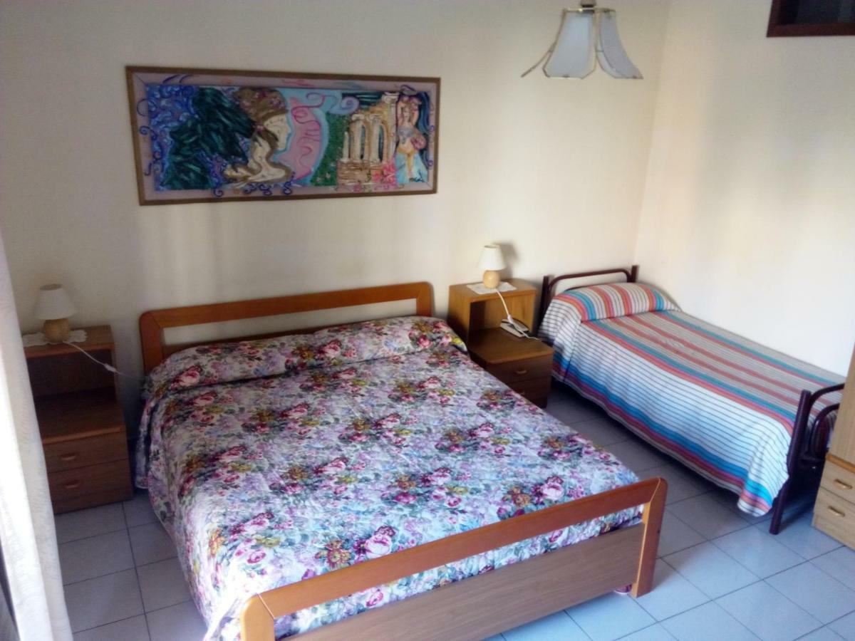 Hotel Eliseo Giardini-Naxos Buitenkant foto