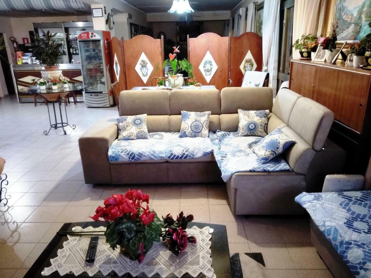 Hotel Eliseo Giardini-Naxos Buitenkant foto