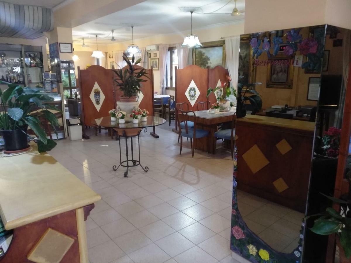 Hotel Eliseo Giardini-Naxos Buitenkant foto