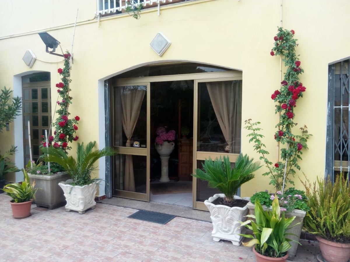Hotel Eliseo Giardini-Naxos Buitenkant foto