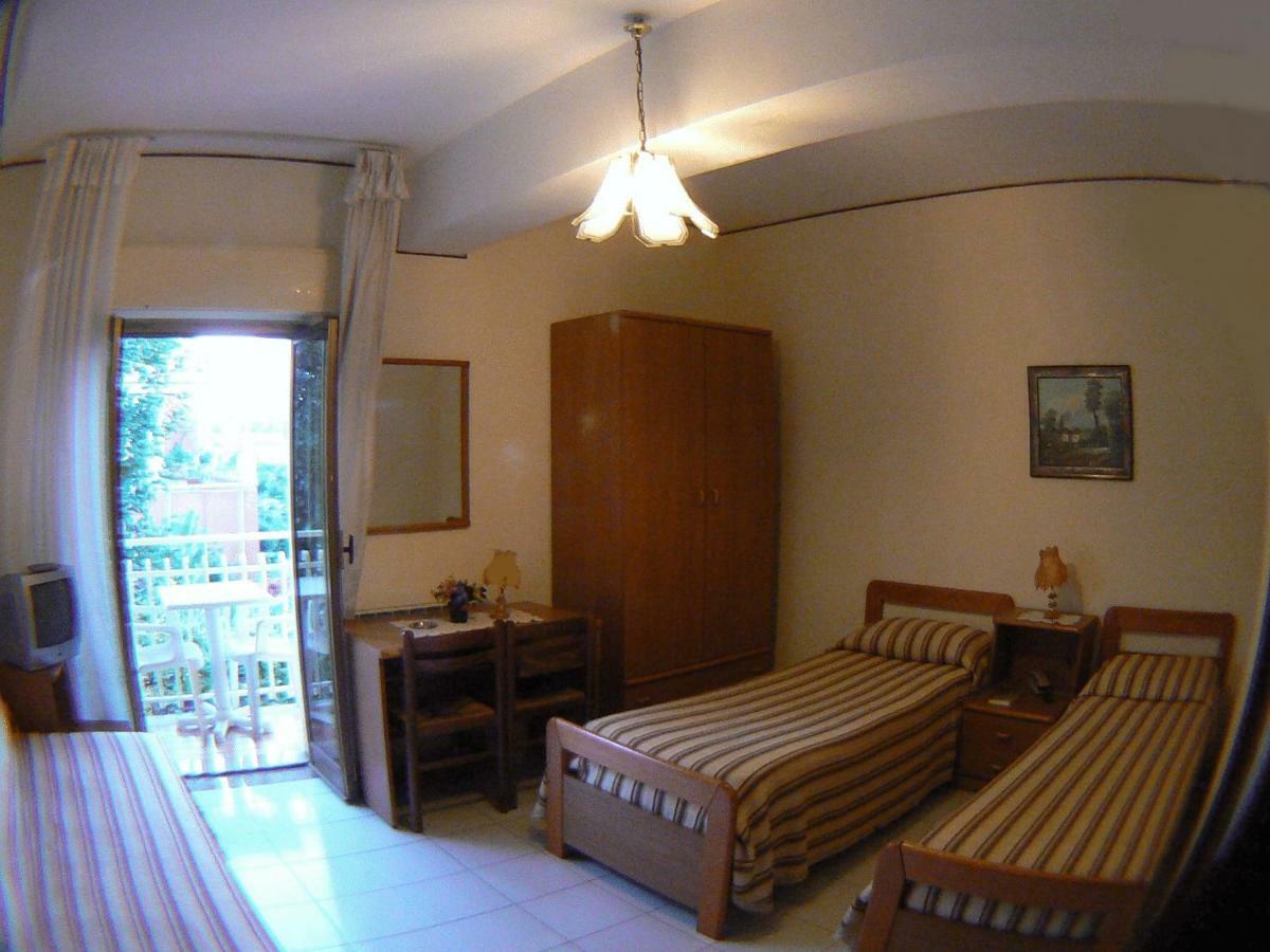 Hotel Eliseo Giardini-Naxos Buitenkant foto