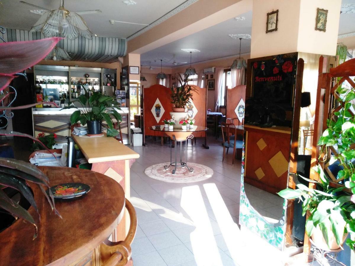 Hotel Eliseo Giardini-Naxos Buitenkant foto
