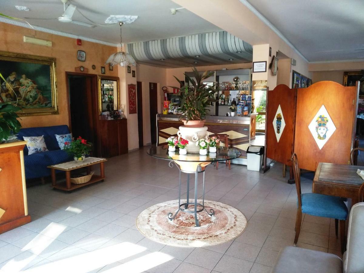 Hotel Eliseo Giardini-Naxos Buitenkant foto